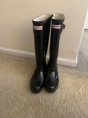 Hunter Tall Boots - Beige Interior with Black Logo